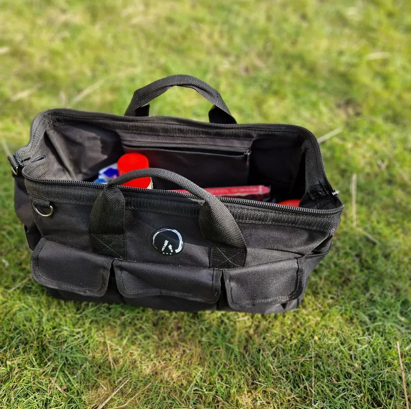 Mobile Gobarhuf Werkzeugtasche mit Schultergurt für den einfachen Transport von Hufpflege-Utensilien im Stallalltag.