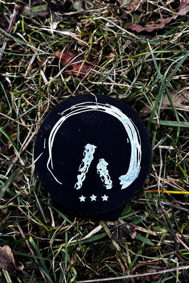 Professioneller Hufbearbeitungs-Magnet in Schwarz mit starkem Magnetkern und Gürtelclip für Hufraspeln.