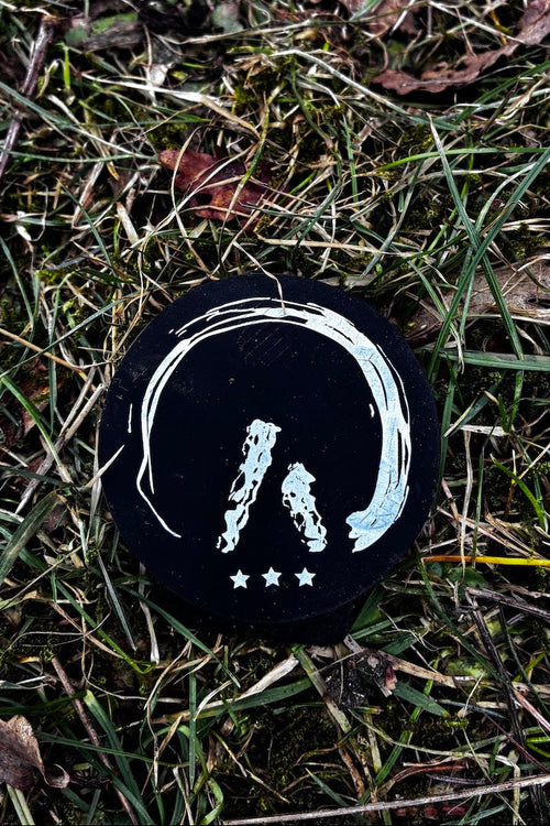 Professioneller Hufbearbeitungs-Magnet in Schwarz mit starkem Magnetkern und Gürtelclip für Hufraspeln.