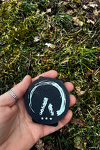 Nahaufnahme des stabilen Metall-Gürtelclips und des schlagfesten Gehäuses des Werkzeughalters für Schmiede.